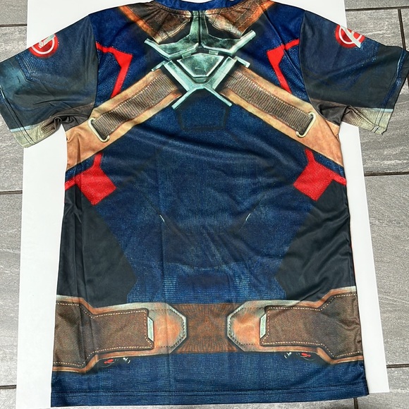 Medium Marvel Captain America Shirt - Picture 2 of 6